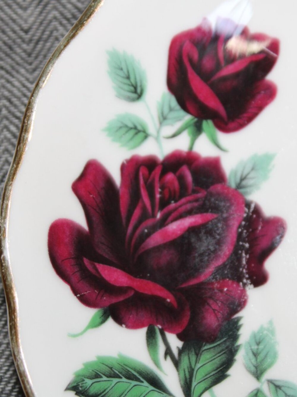 Vintage/MCM Royal Vale Red Roses White China Saucer w/ Gold Rims - Picture 8 of 14